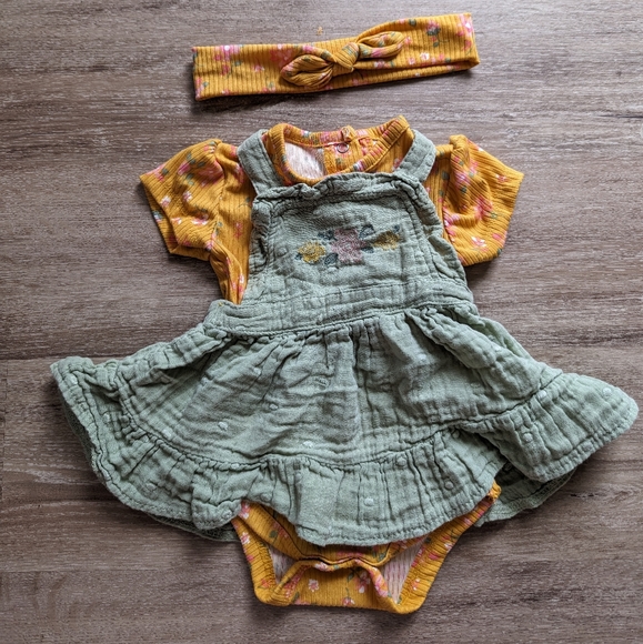 young hearts Other - 2/$10 Nwot floral pinafore set